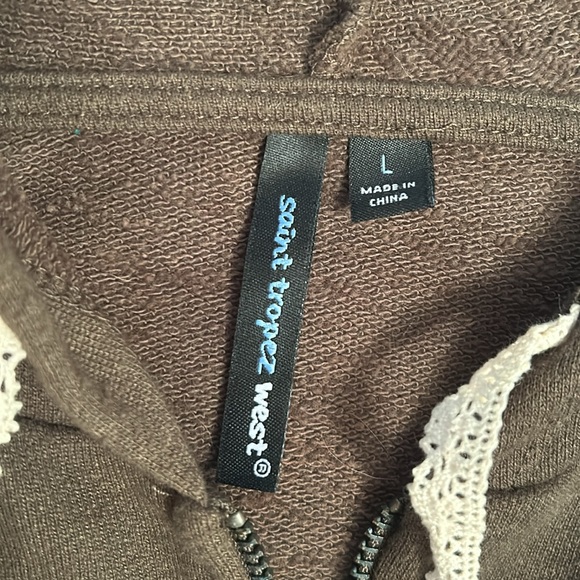 Olive and cream zip up hoodie says large but fits like a medium - Picture 2 of 3